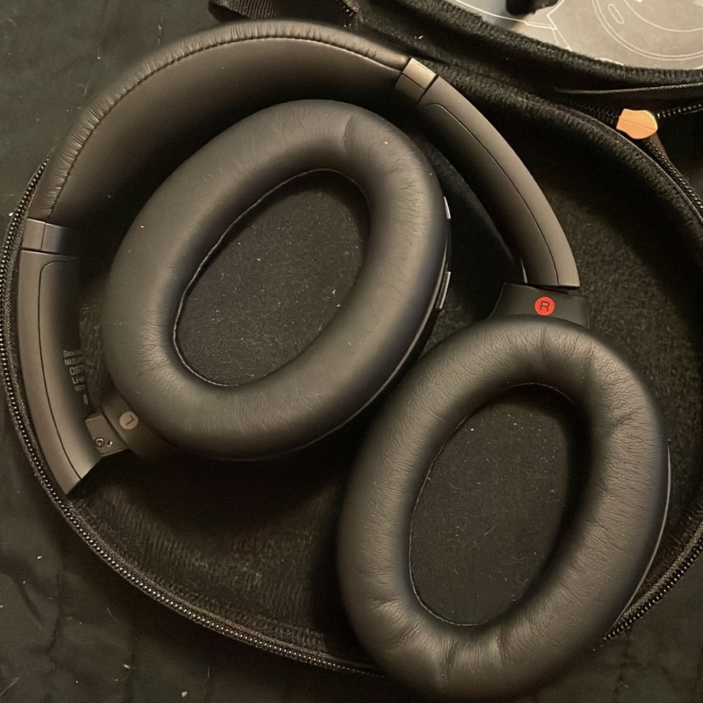 Sony headphones with adapter - Picture 6 of 9